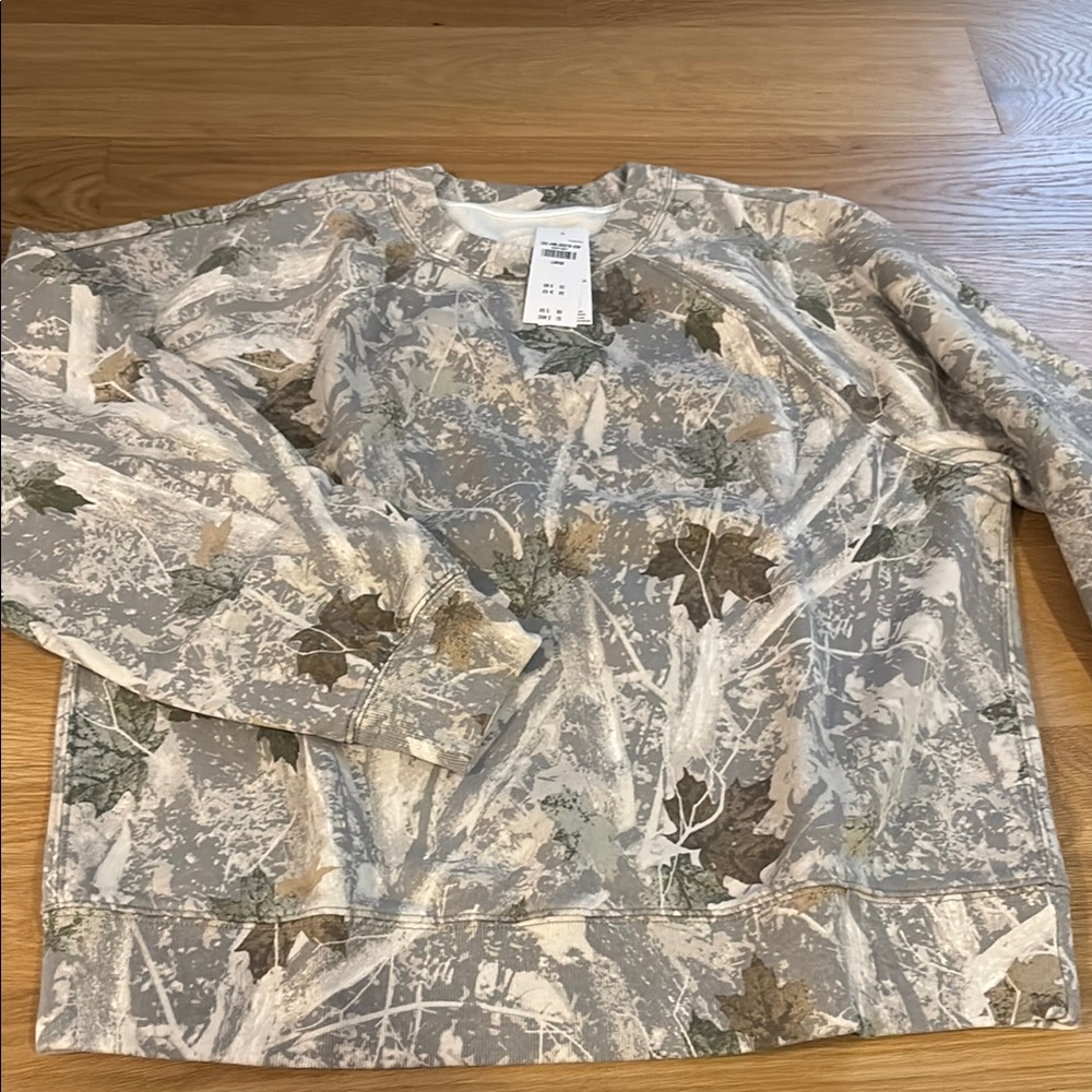 Abercrombie & Fitch NWT -L Camouflage Print Sweatshirt